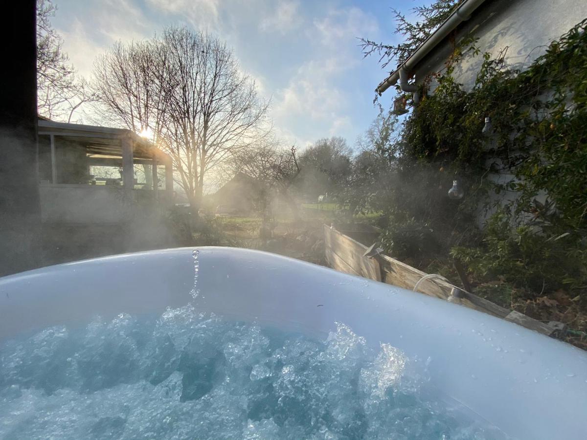 Cottage-Gite & Jacuzzi - Chez Flo & Marc Шузи-сюр-Сис Экстерьер фото