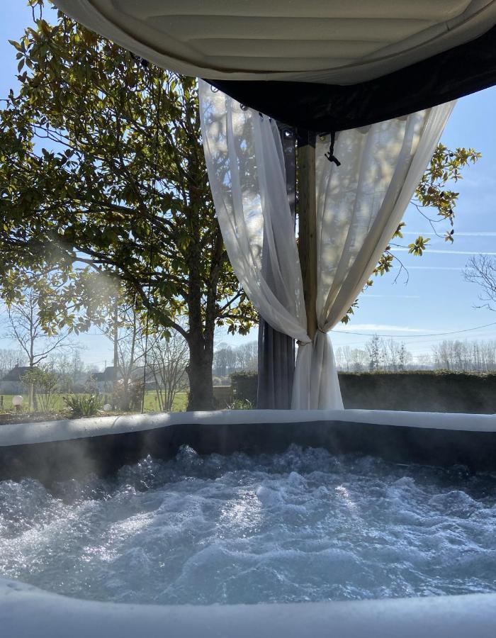 Cottage-Gite & Jacuzzi - Chez Flo & Marc Шузи-сюр-Сис Экстерьер фото