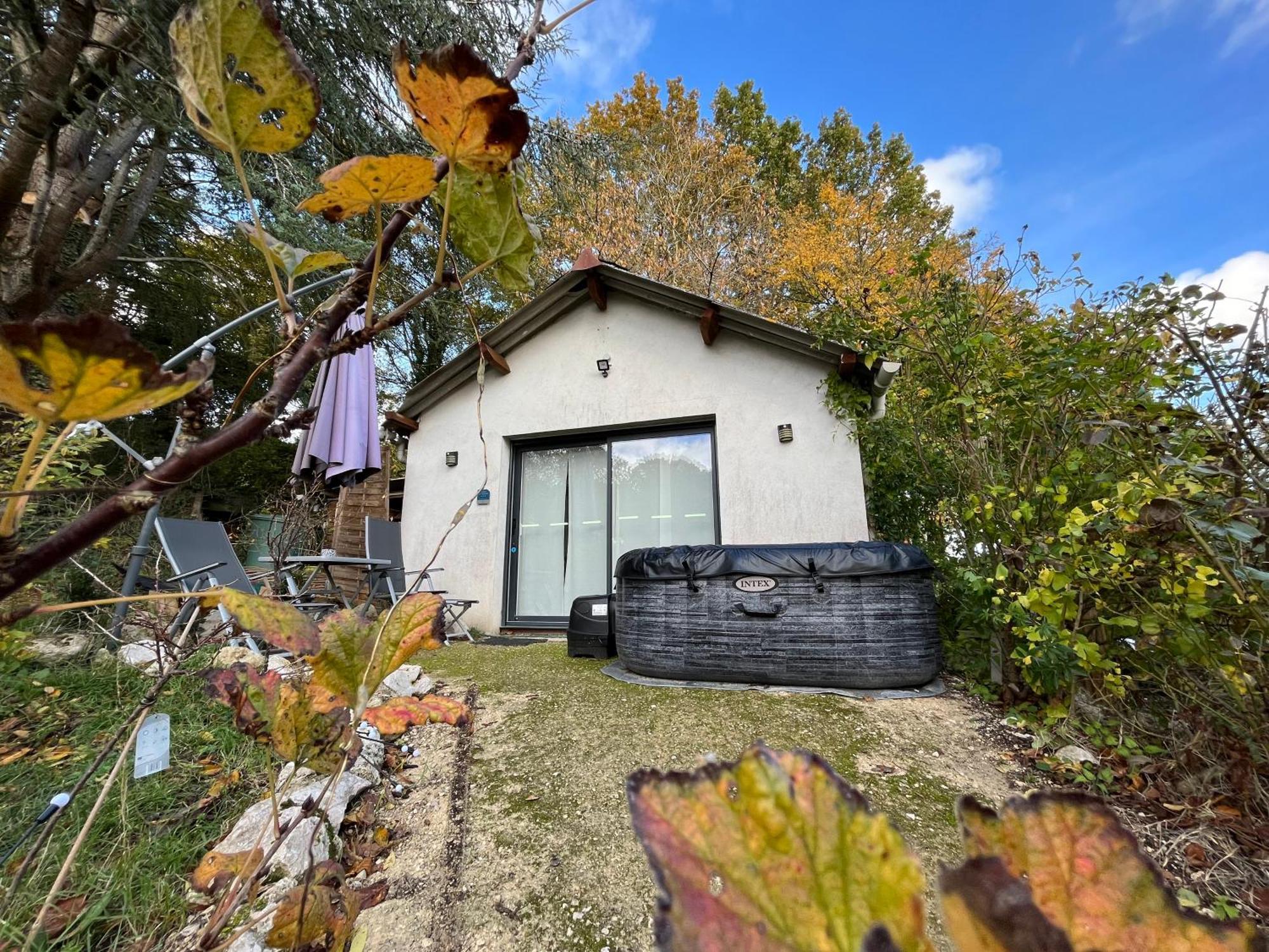 Cottage-Gite & Jacuzzi - Chez Flo & Marc Шузи-сюр-Сис Экстерьер фото